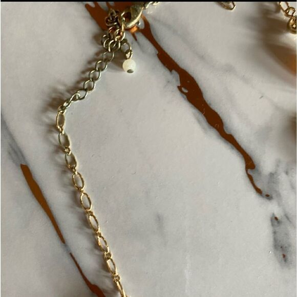 NWT Vintage Avon Silvertone Necklace with Rhinestones and Simulated Pearl - Picture 3 of 6